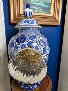 Elegant Vintage Hand Beaded Geometric Shell Pattern Kiss Lock Evening Bag